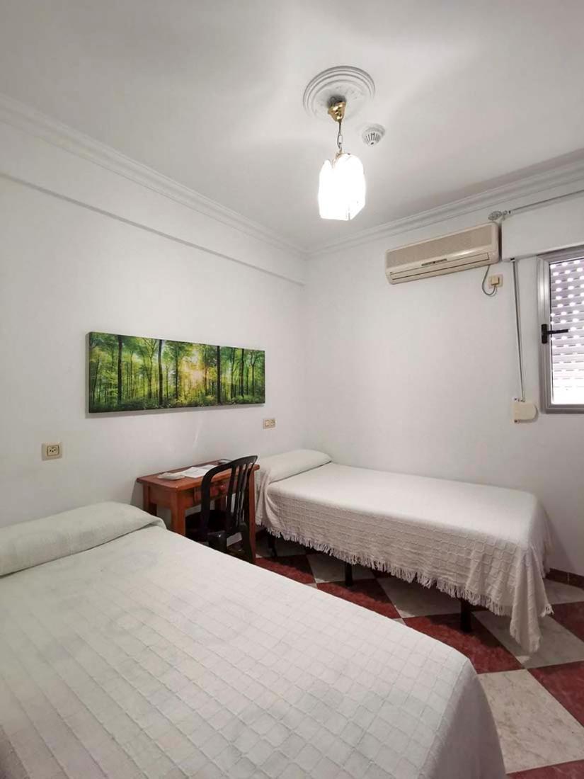 Pension Hidalgo 1 Utrera Bagian luar foto