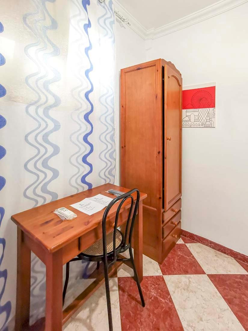 Pension Hidalgo 1 Utrera Bagian luar foto