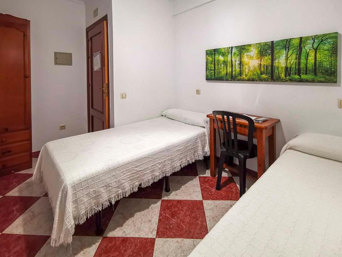 Pension Hidalgo 1 Utrera Bagian luar foto