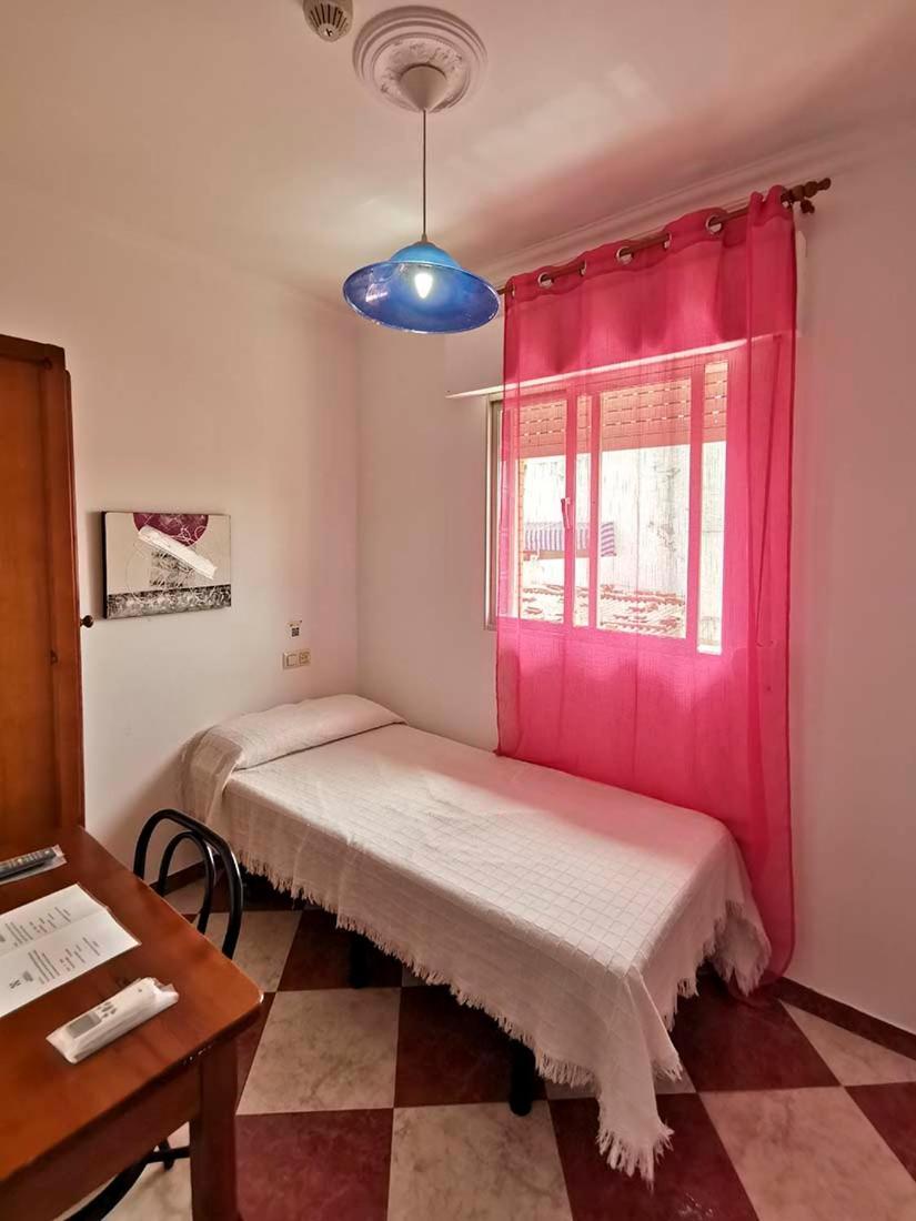 Pension Hidalgo 1 Utrera Bagian luar foto