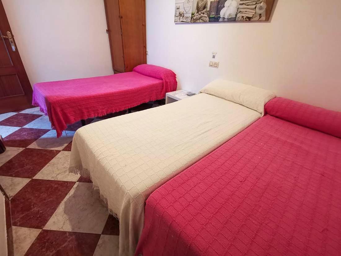 Pension Hidalgo 1 Utrera Bagian luar foto