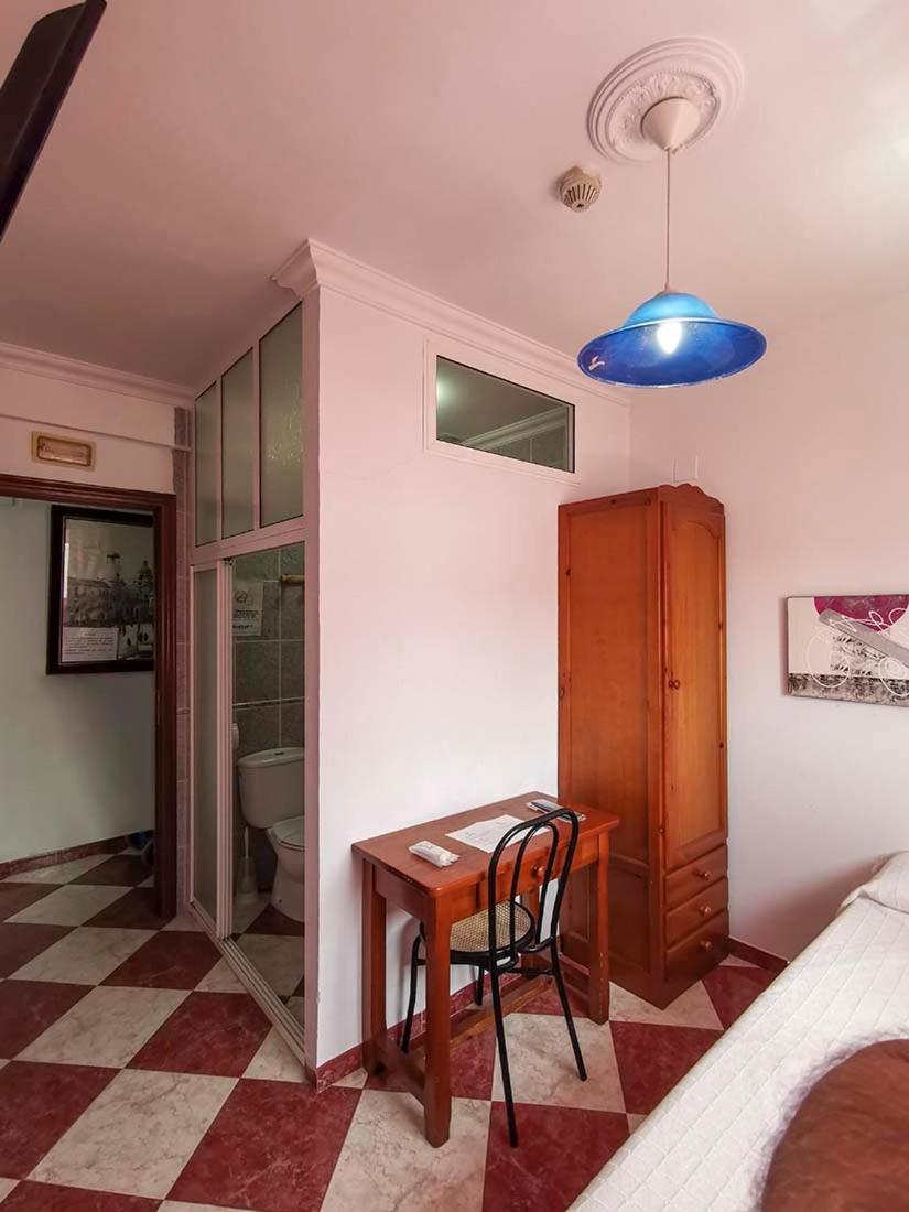 Pension Hidalgo 1 Utrera Bagian luar foto